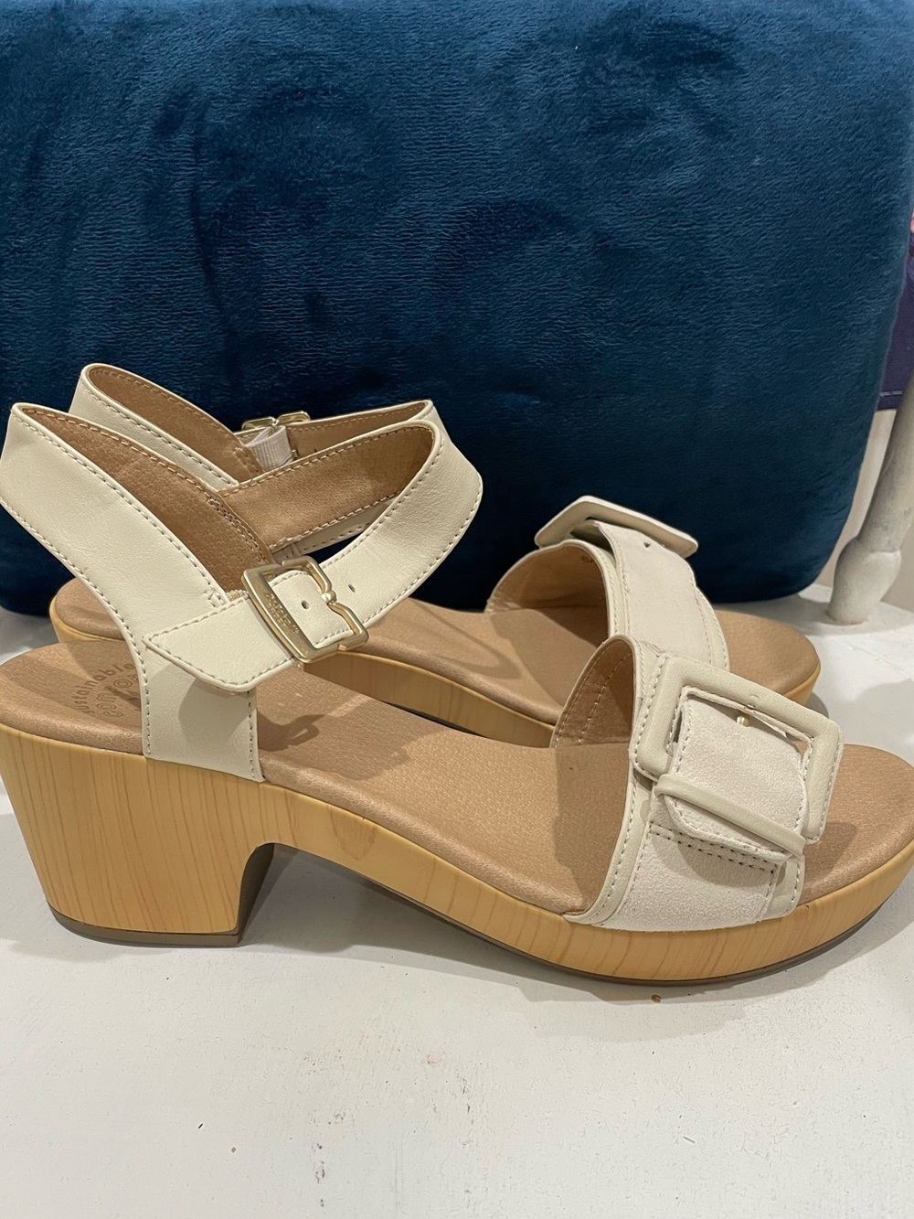 Dr. Scholl's Cream Buckle Mid Block Heel Sandals